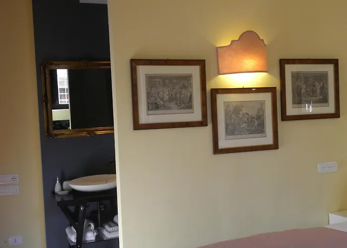 Charme Celestino V° Alojamento de Acomodação e Pequeno-almoço LʼAquila